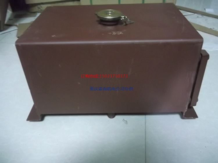 新疆525修井机康明斯KTA19-C525膨涨水箱支架3024234